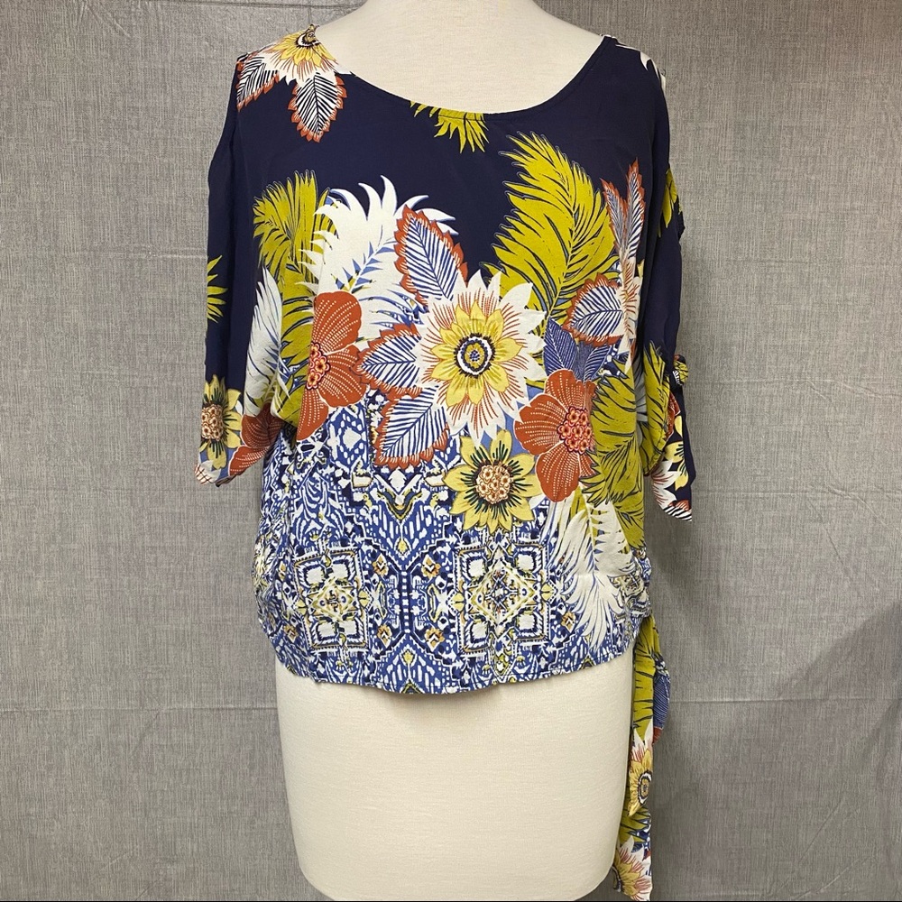 Melissa Paige Women Medium Floral Top Cold Shoulder Ties Waist and Sleeve